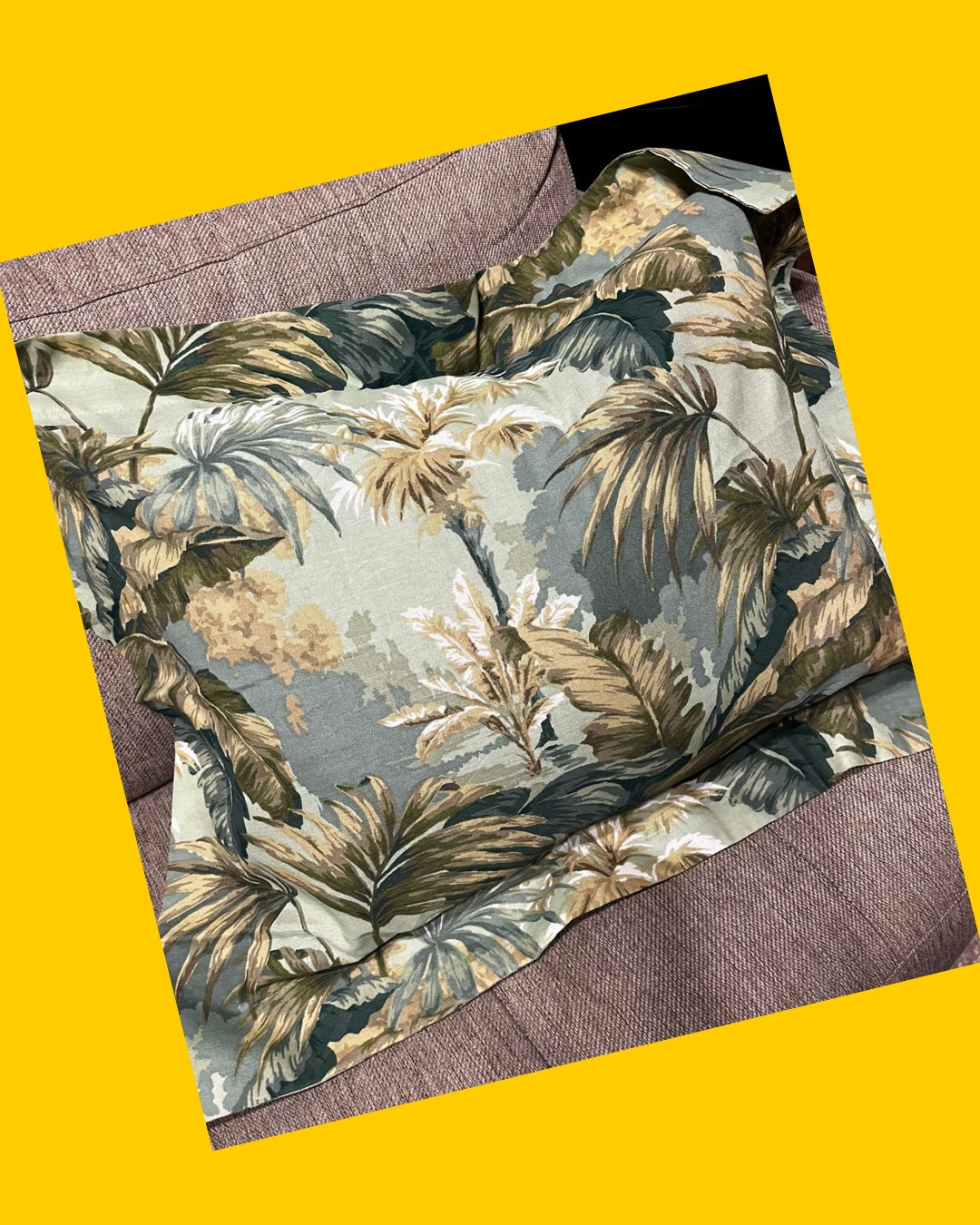 Funda cojín estampado tropical