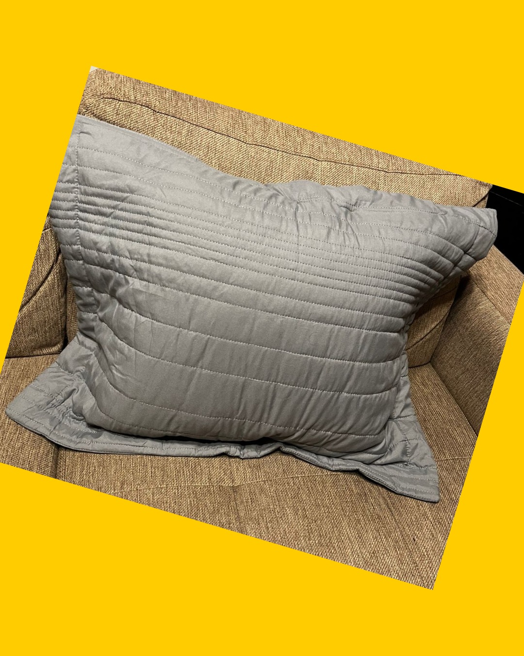 Funda cojín gris acolchada