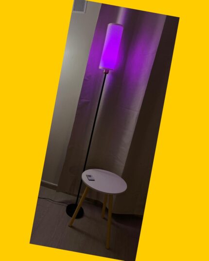 Mesa con lámpara de pie y cambio de color