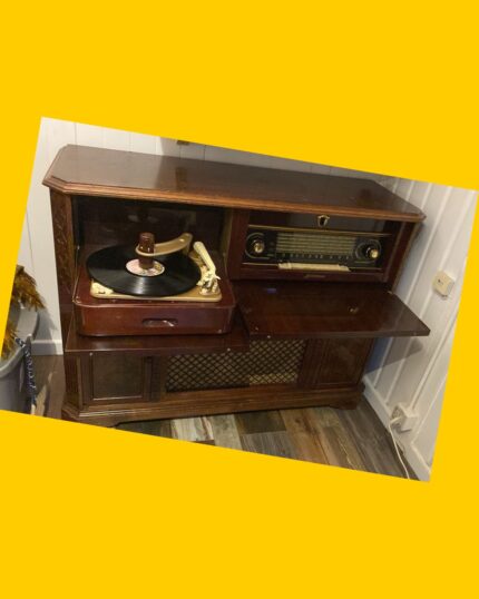 Mueble tocadiscos Philco-Tropic