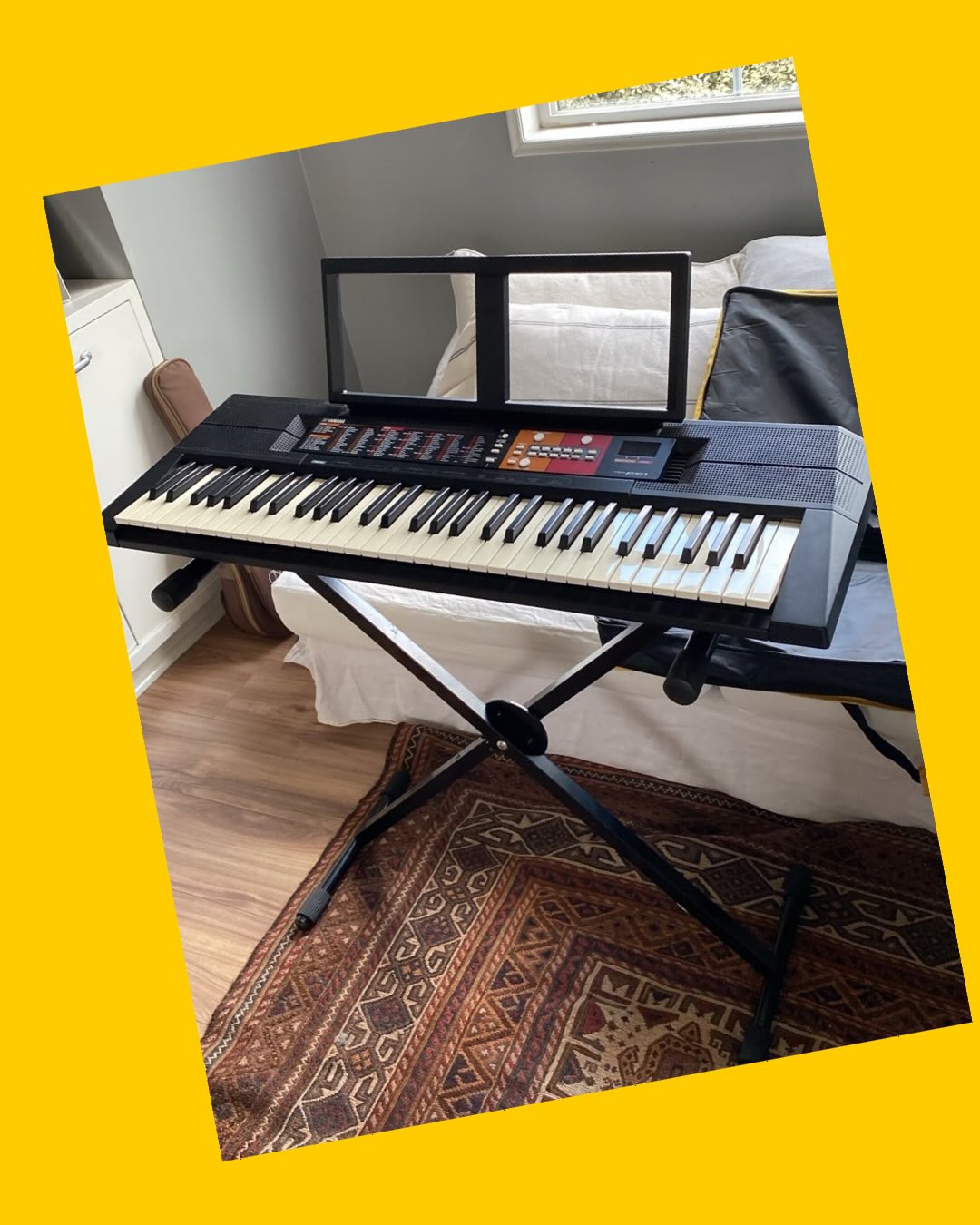 Teclado con atril, bolso, pedestal y asiento Yamaha
