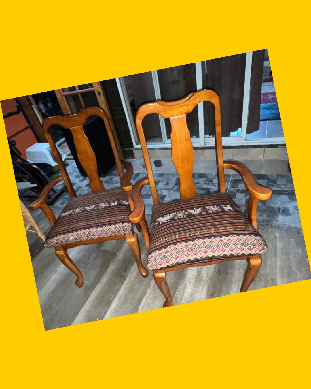 2 Sitiales de madera antiguos