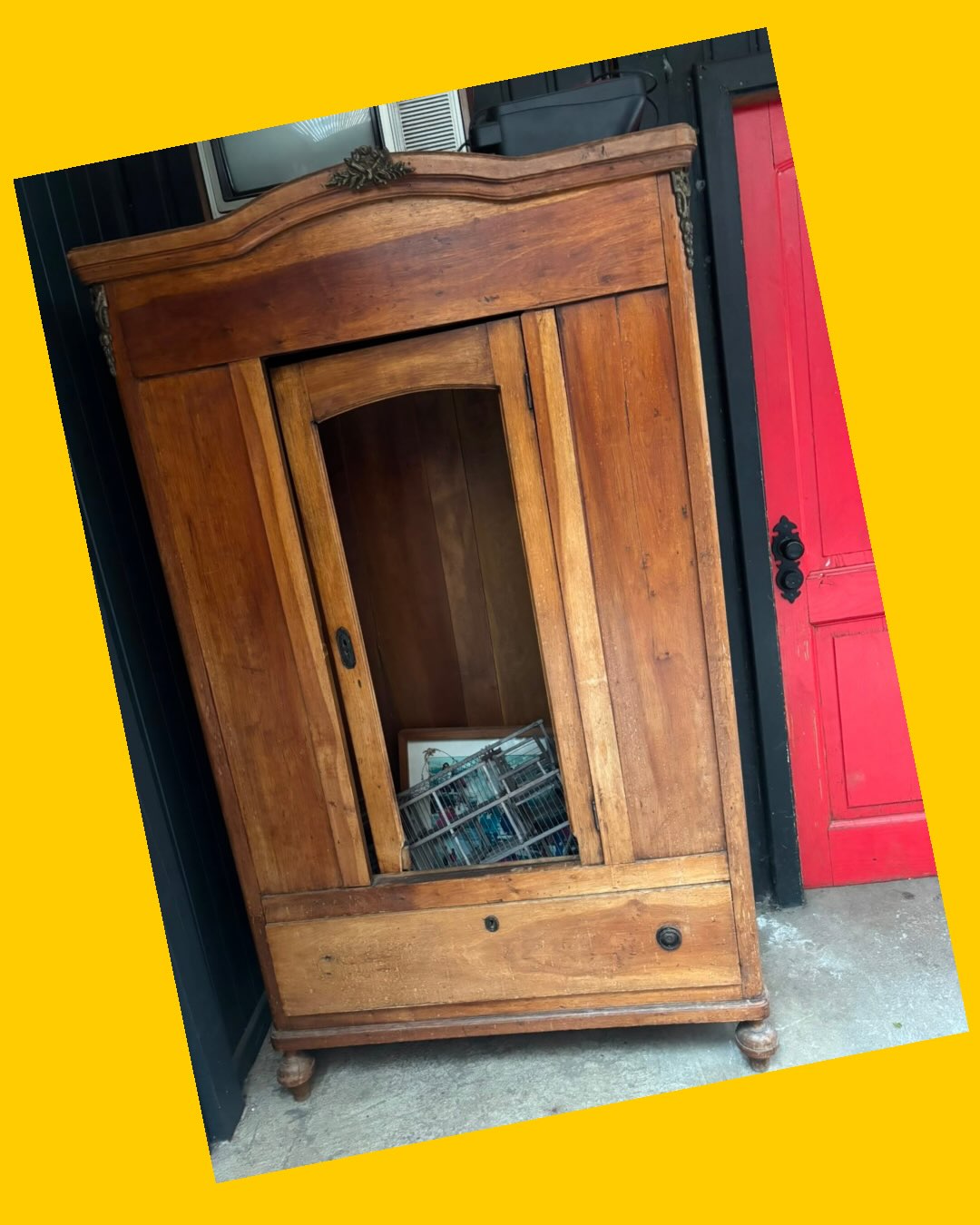 Ropero antiguo de madera