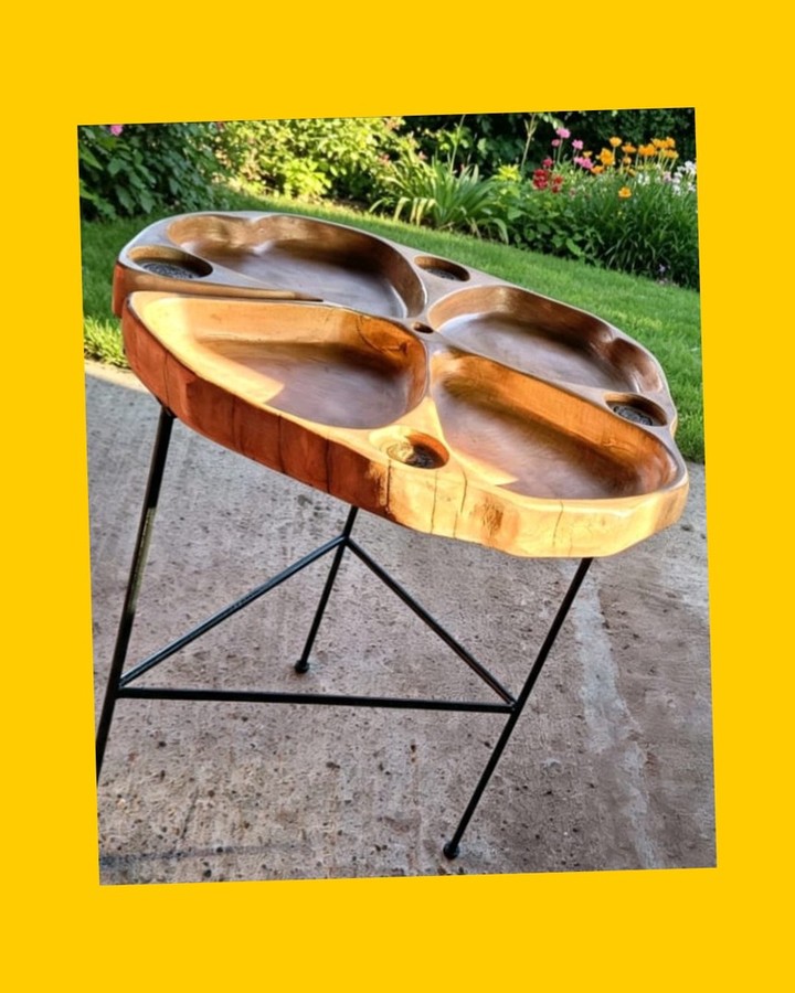 Bandeja multifuncional de madera de avellano con base de metal
