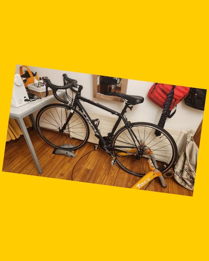 Bicicleta de ruta + rodillo Tacx Trek