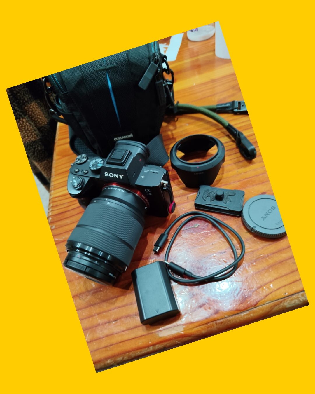 Cámara Sony a7III con lente 28-70, batería, bolso y correa