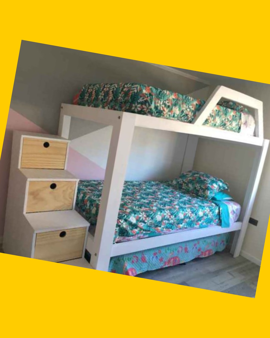 Camarote triple (Incluye 3 colchones: 2 x 1,5 plazas y 1 x 1 plaza) + escalera cajonera