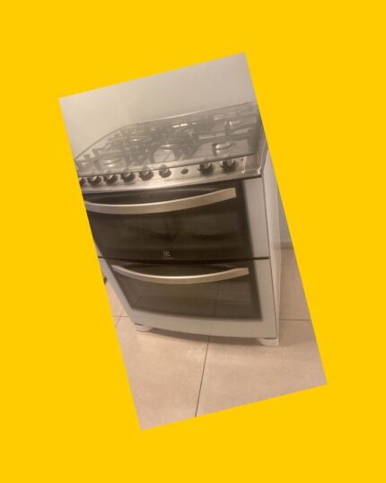 Cocina a gas Electrolux de 5 quemadores y doble horno