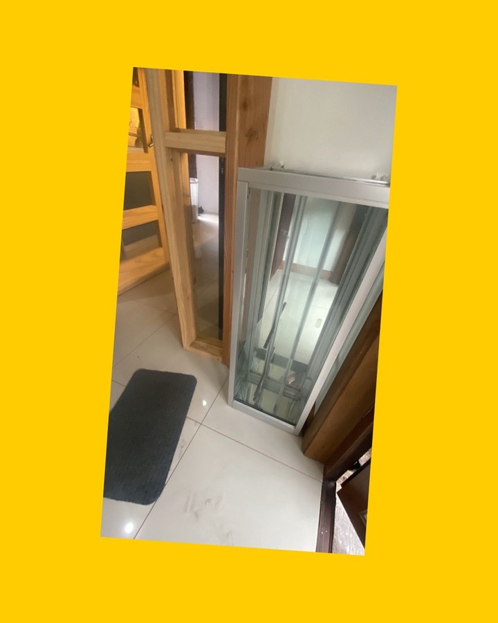 Vitrina/soporte para 4 bandejas