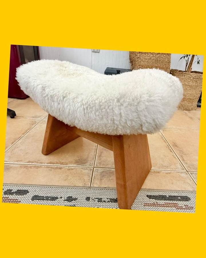 2 banquetas de madera nativa