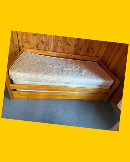 Cama nido de madera con colchones