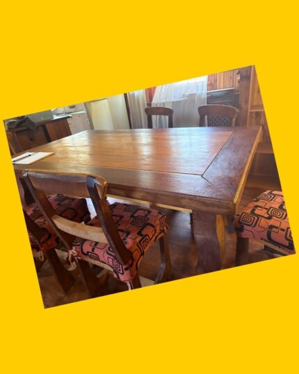Comedor con 6 sillas de madera nativa de alerce con cubierta de mañío