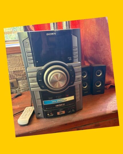 Equipo de musica con parlantes Sony