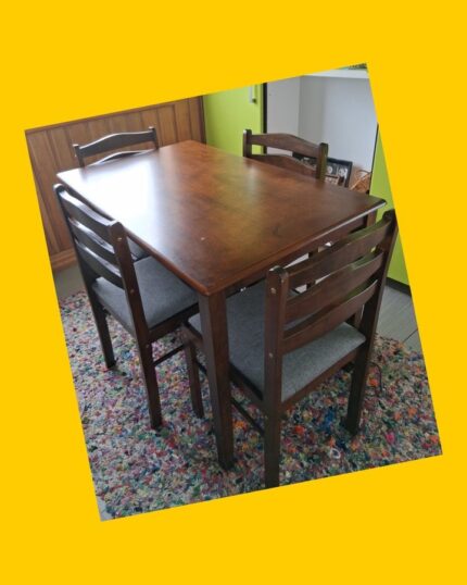 Juego de comedor / 4 sillas