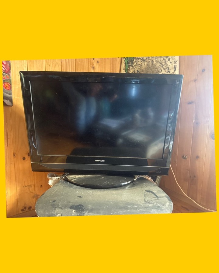 Lote de 3 televisores Hitachi y Samsung