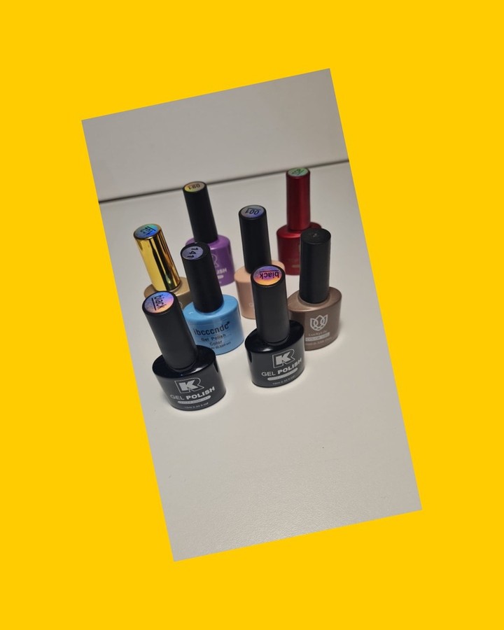 Lote de productos y accesorios para uñas