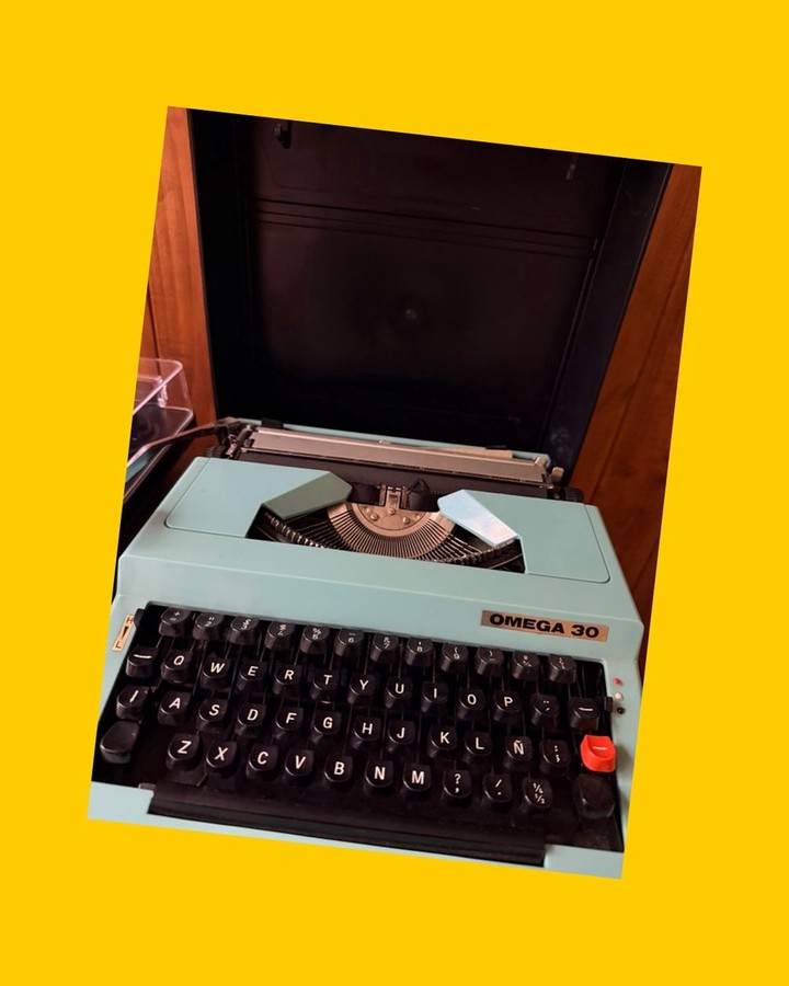 Máquina de escribir vintage Omega