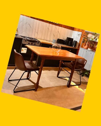 Mesa madera con 2 sillas