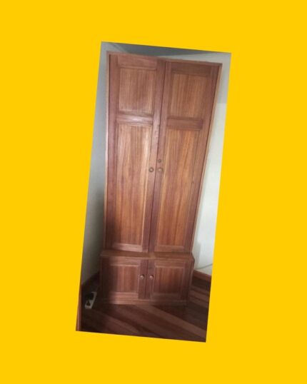 Mueble alto de madera