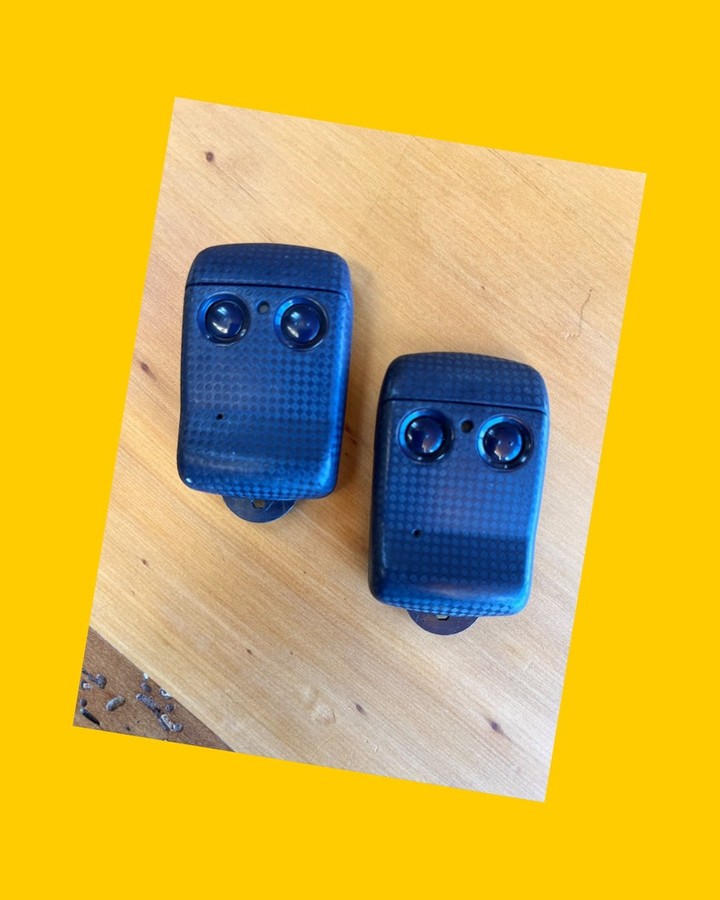 Pareja de controles remotos para portón Allmatic
