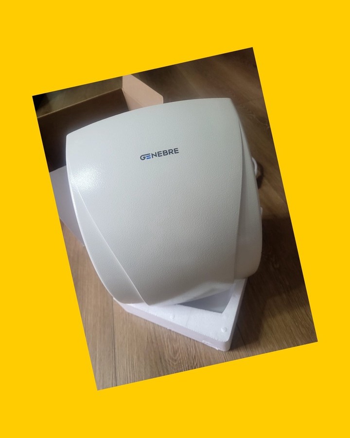 Secador de manos eléctrico para baños Genebre