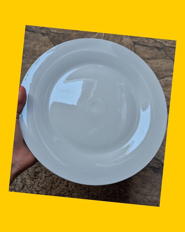 24 platos blancos