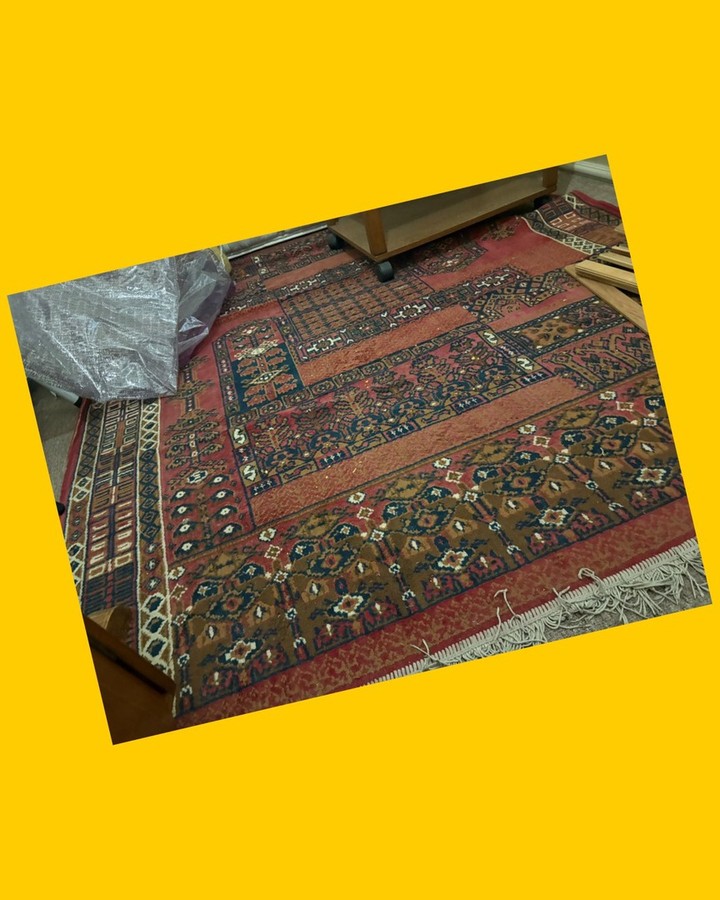 Alfombra roja con diseños