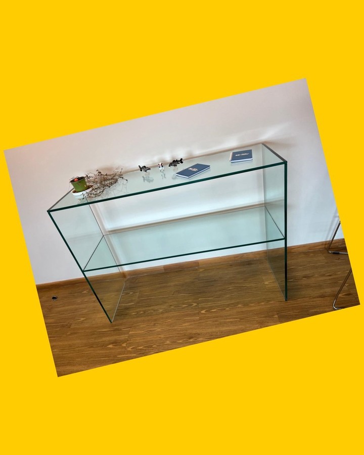 Arrimo exhibidor de cristal