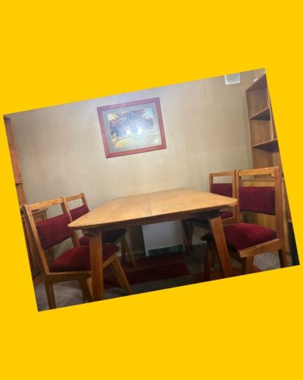 Comedor de mañío con 6 sillas