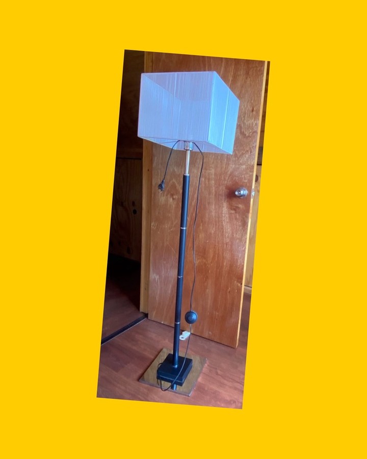 Lámpara de pedestal de living