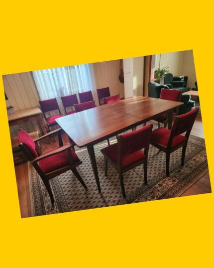 Mesa comedor extensible antigua de madera nativa con 8 sillas y 2 sitiales