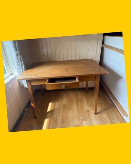 Mesa madera nativa con cajón