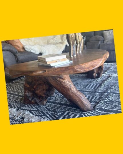 Mesa rústica de centro de madera