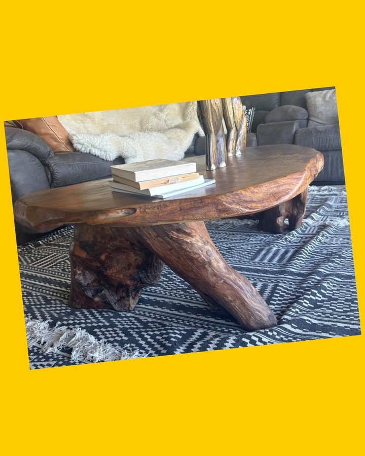 Mesa rústica de centro de madera