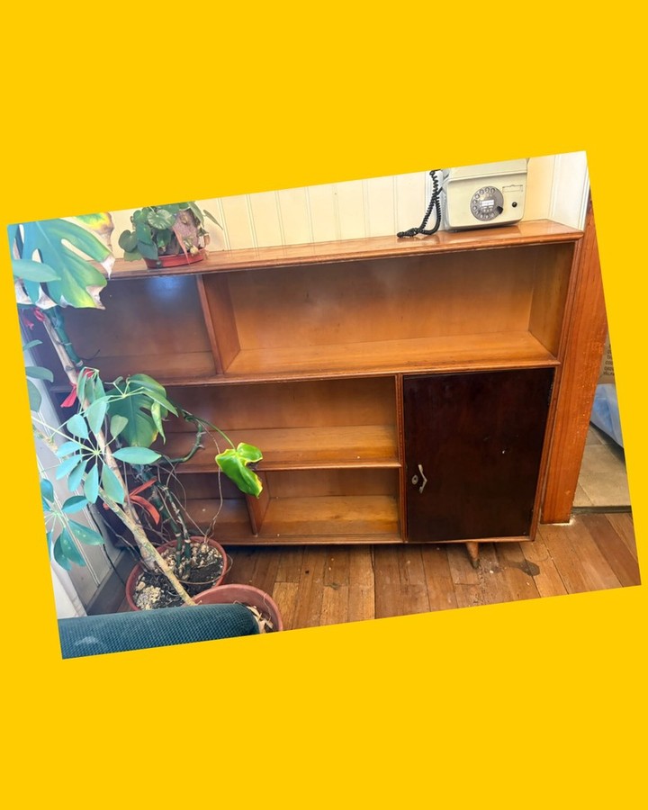 Mueble madera nativa con puerta