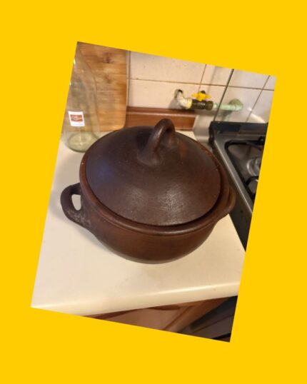 Olla de greda con tapa