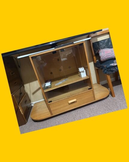 Rack de madera para televisión