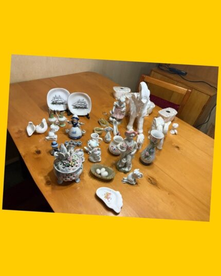 Set de figuras decorativas antiguas de porcelana