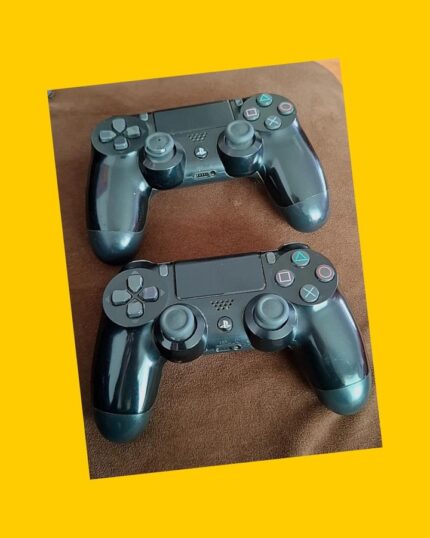Soporte PS4 con cargador y dos mandos PS4