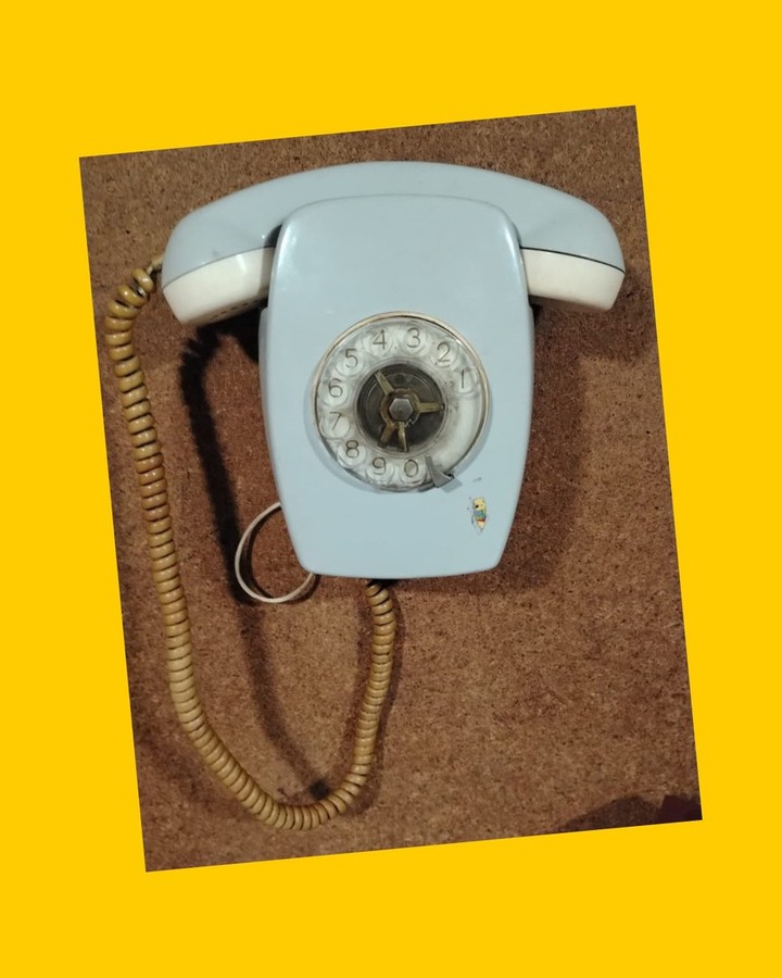 Teléfono antiguo de pared